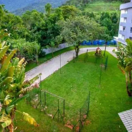 Apto 2 quartos a 350 metros da praia, churrasqueira na varanda, wi-fi, piscina, garagem coberta,telas de proteção, quadra beach tênis-3